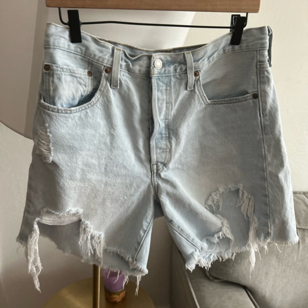 Levi’s 501 Distressed  Denim Shorts 31 Lightwash